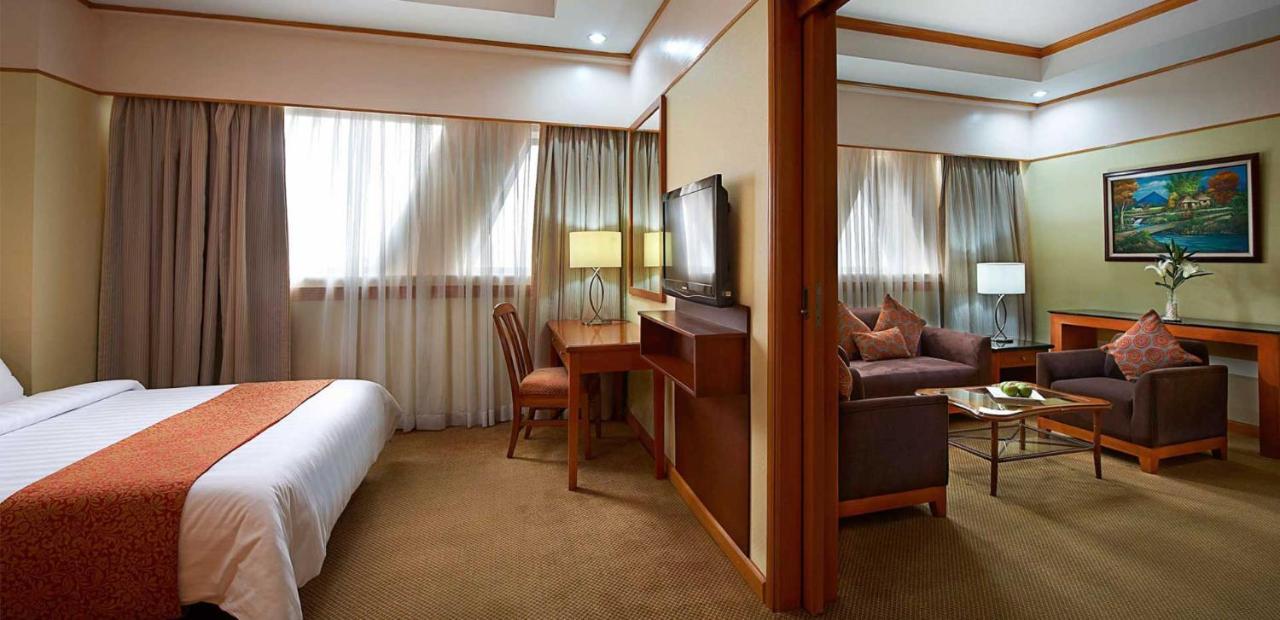 Berjaya Makati Hotel Makati City Exterior photo