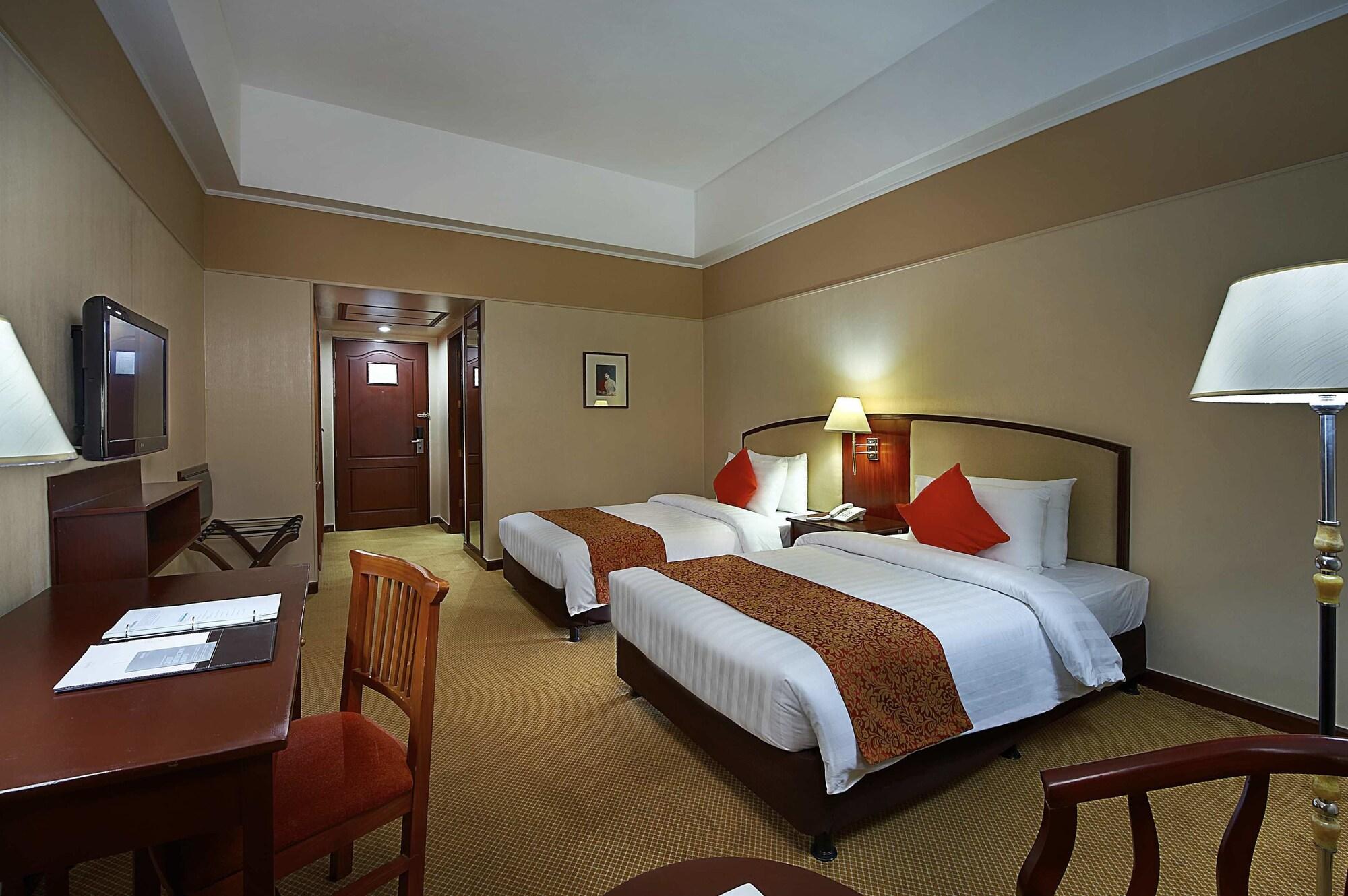 Berjaya Makati Hotel Makati City Exterior photo