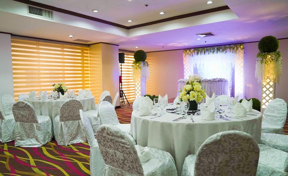 Berjaya Makati Hotel Makati City Exterior photo